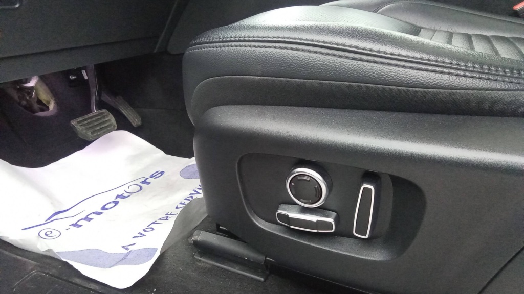 LAND ROVER Discovery Sport S P300E PHEV AWD BVA S +CUIR +TOIT - ref: 5-1262116 - Photo 14