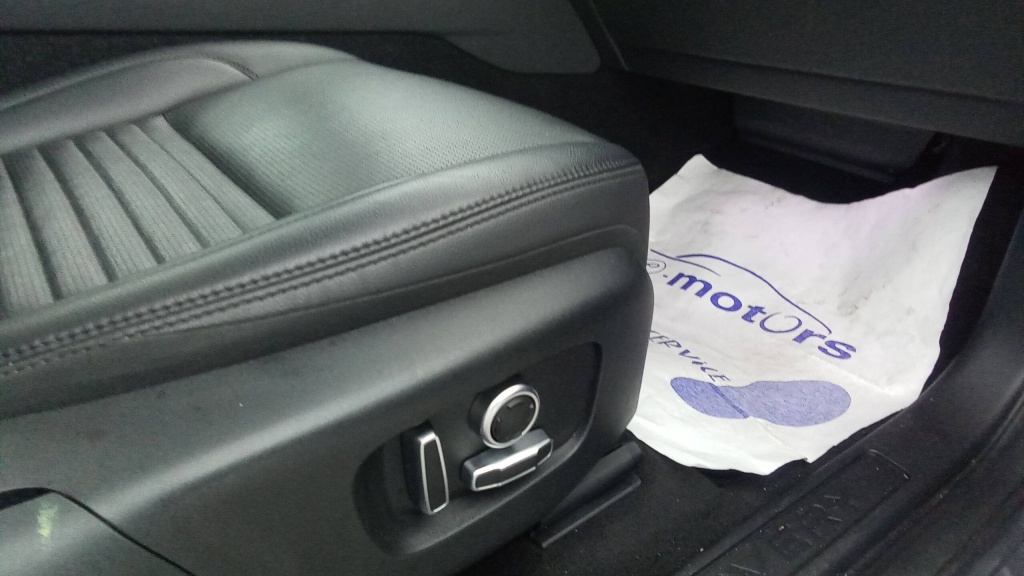 LAND ROVER Discovery Sport S P300E PHEV AWD BVA S +CUIR +TOIT - ref: 5-1262116 - Photo 17