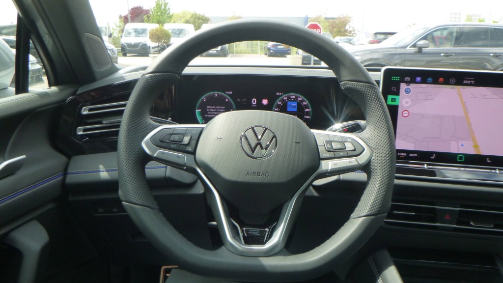 VOLKSWAGEN Tiguan R-Line TDI 150 DSG7 R-LINE +TOIT PANO +PACK HIVER +360 +ACC +KEYLESS +HML - ref: 5-1326548 - Photo 15