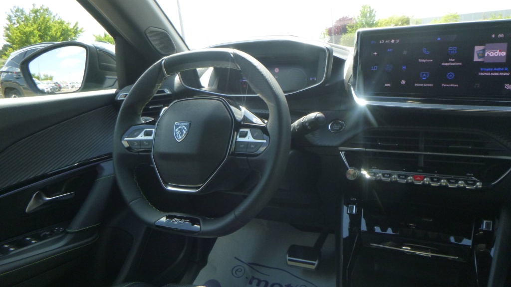 PEUGEOT 2008 GT HYBRID 145 E-DCS6 GT +TOIT PANO - ref: 5-1332159 - Photo 16