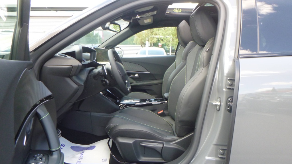 PEUGEOT 2008 GT HYBRID 145 E-DCS6 GT +TOIT PANO - ref: 5-1332159 - Photo 17