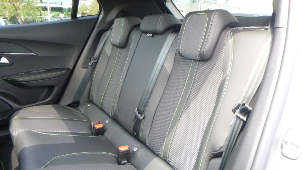 PEUGEOT 2008 GT HYBRID 145 E-DCS6 GT +TOIT PANO - ref: 5-1332159 - Photo 18