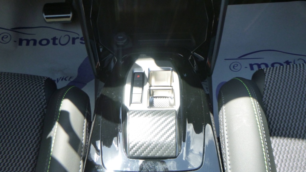 PEUGEOT 2008 GT HYBRID 145 E-DCS6 GT +TOIT PANO - ref: 5-1332161 - Photo 20