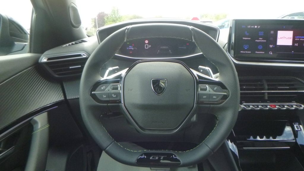 PEUGEOT 2008 GT HYBRID 145 E-DCS6 GT +TOIT PANO - ref: 5-1332168 - Photo 15