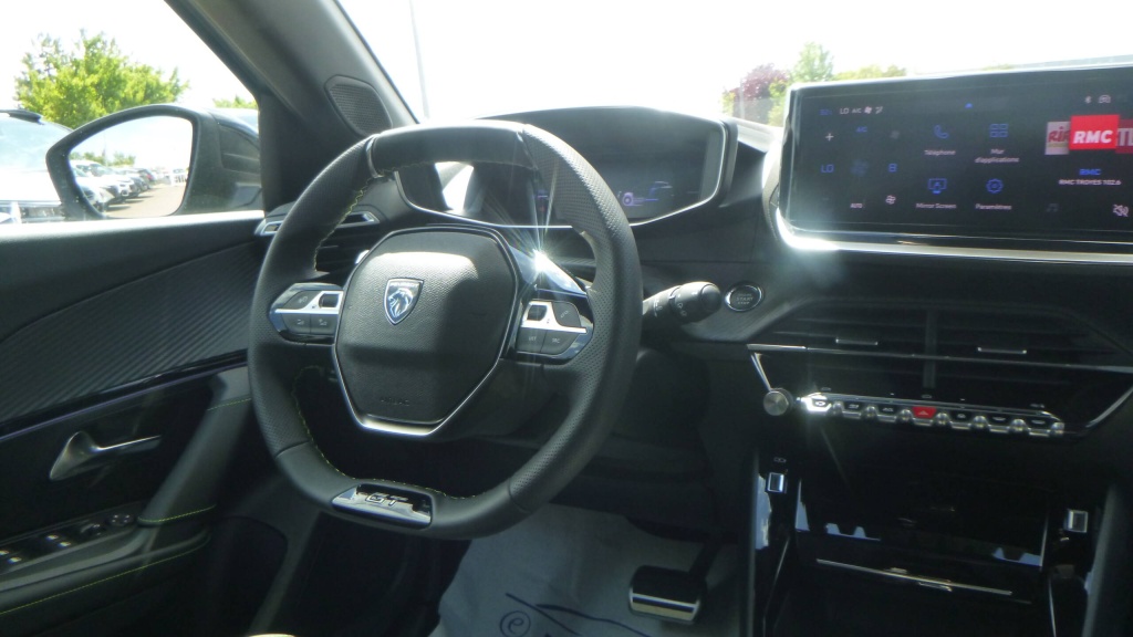 PEUGEOT 2008 GT HYBRID 145 E-DCS6 GT +TOIT PANO - ref: 5-1332179 - Photo 16
