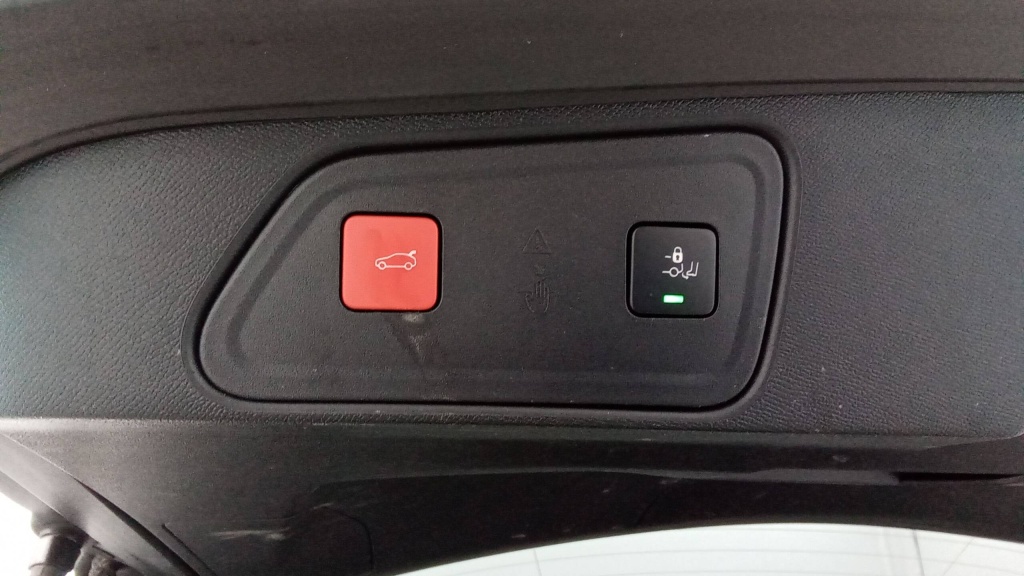 PEUGEOT 3008 Allure PURETECH 130 EAT8 ALLURE - ref: 5-1333551 - Photo 13