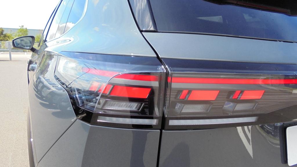 VOLKSWAGEN Tiguan R-Line TDI 150 DSG7 R-LINE +PACK CONFORT +PACK D'AIDES A LA CONDUITE +MATRIX LED - ref: 5-1333867 - Photo 10