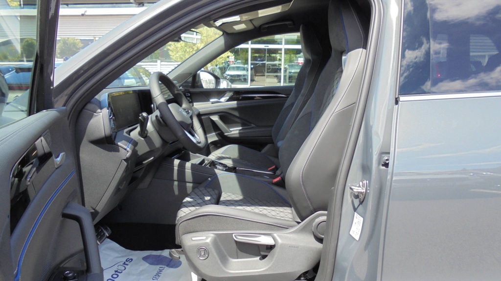 VOLKSWAGEN Tiguan R-Line TDI 150 DSG7 R-LINE +PACK CONFORT +PACK D'AIDES A LA CONDUITE +MATRIX LED - ref: 5-1333867 - Photo 16