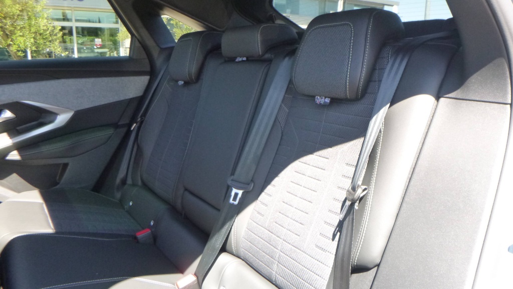 PEUGEOT 3008 GT HYBRID 145 E-DCS6 GT +TOIT OUVRANT +PACK 360  - ref: 5-1338617 - Photo 18