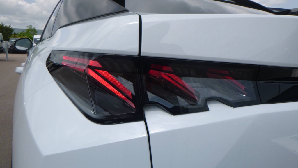 PEUGEOT 3008 GT HYBRID 145 E-DCS6 GT +TOIT OUVRANT +PACK 360 - ref: 5-1338620 - Photo 10