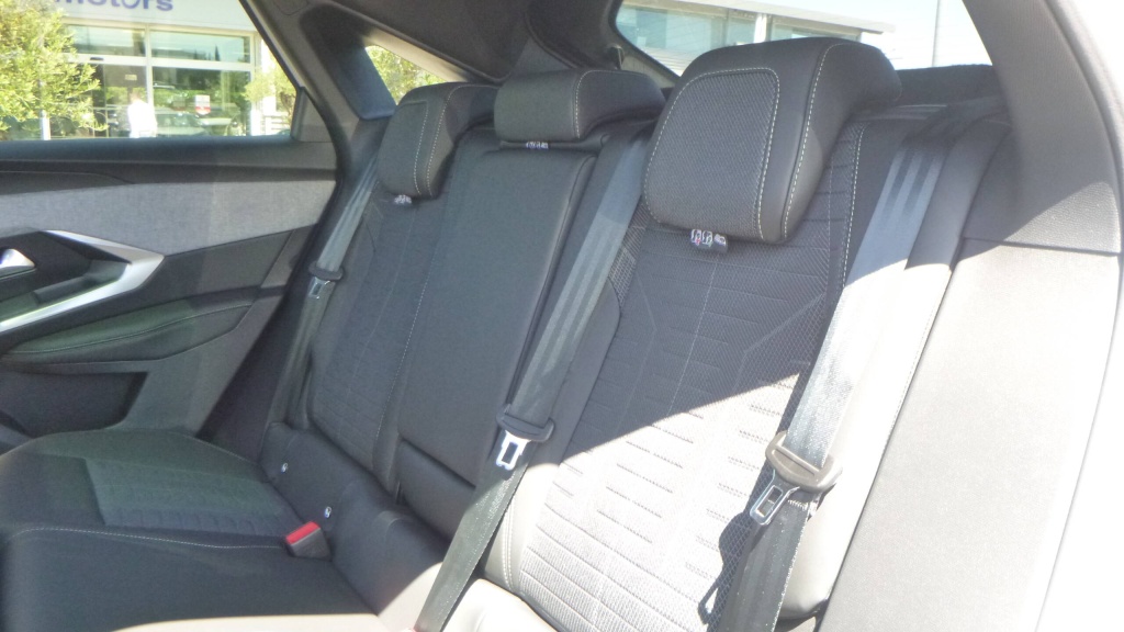 PEUGEOT 3008 GT HYBRID 145 E-DCS6 GT +TOIT OUVRANT +PACK 360 - ref: 5-1338620 - Photo 18