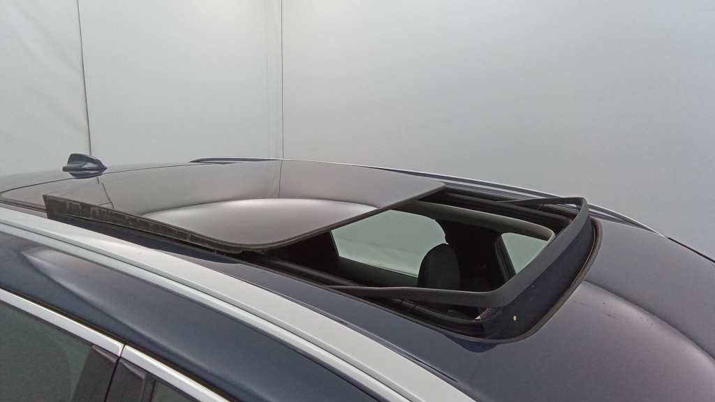 VOLVO XC60 R-Design T6 RECHARGE AWD 253+87 GEARTRONIC 8 START +CUIR +TOIT - ref: 5-1340583 - Photo 13