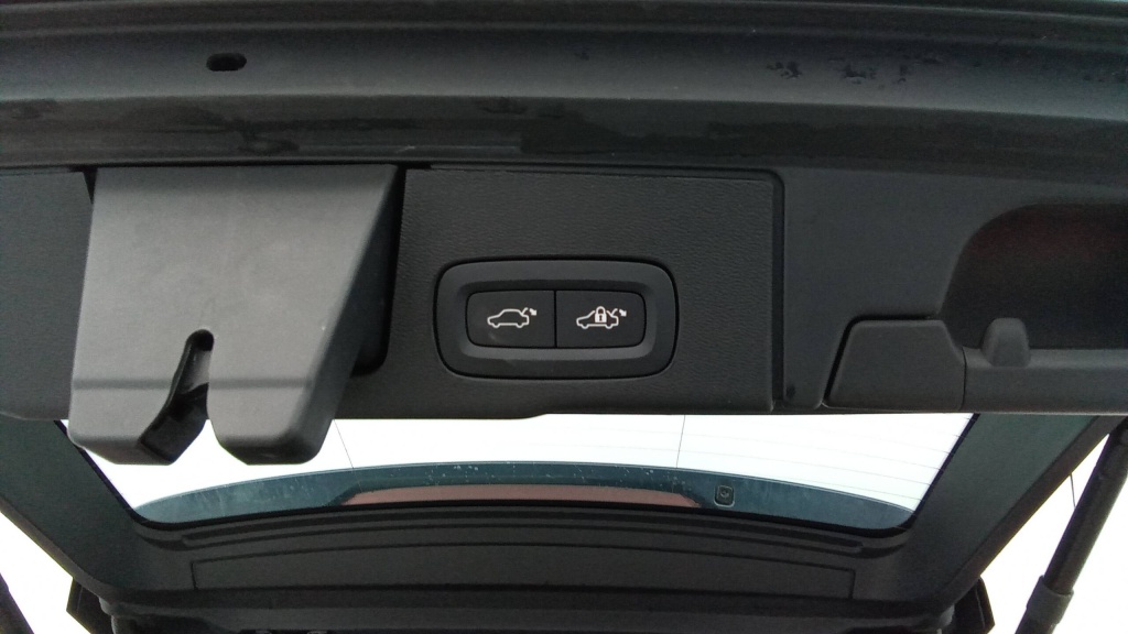 VOLVO XC60 R-Design T6 RECHARGE AWD 253+87 GEARTRONIC 8 START +CUIR +TOIT - ref: 5-1340583 - Photo 15