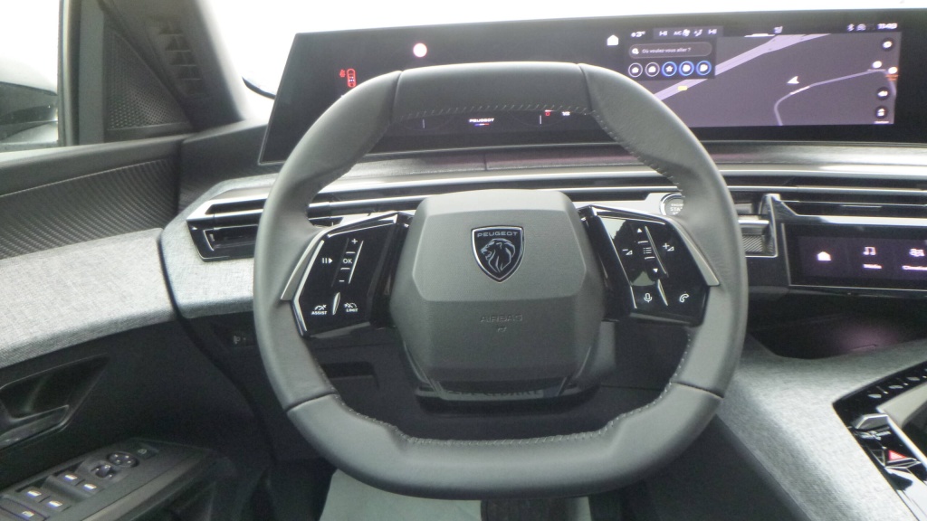 PEUGEOT 3008 Allure HYBRID 145 E-DCS6 ALLURE +PACK PANORAMIC NAVIGATION - ref: 5-1341346 - Photo 14