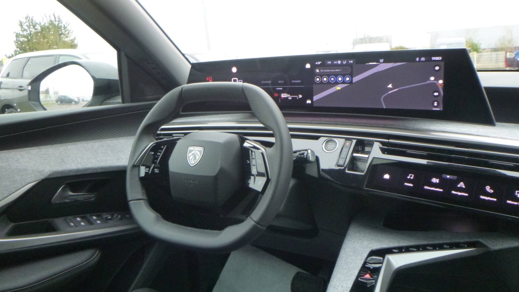PEUGEOT 3008 Allure HYBRID 145 E-DCS6 ALLURE +PACK PANORAMIC NAVIGATION - ref: 5-1341346 - Photo 15