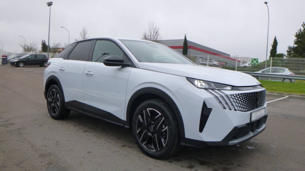 PEUGEOT 3008 Allure HYBRID 145 E-DCS6 ALLURE +PACK PANORAMIC NAVIGATION - ref: 5-1341346 - Photo 3