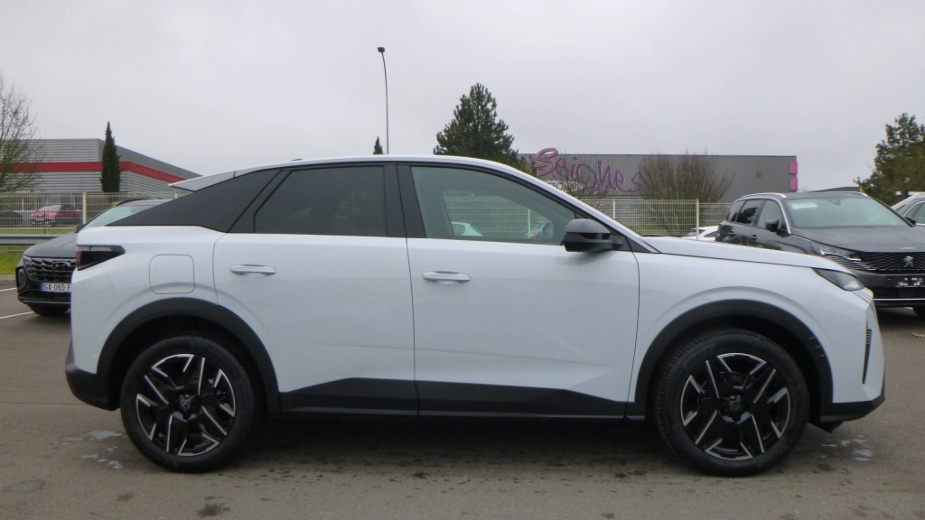 PEUGEOT 3008 Allure HYBRID 145 E-DCS6 ALLURE +PACK PANORAMIC NAVIGATION - ref: 5-1341346 - Photo 4