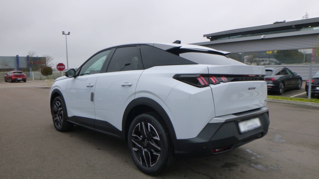 PEUGEOT 3008 Allure HYBRID 145 E-DCS6 ALLURE +PACK PANORAMIC NAVIGATION - ref: 5-1341346 - Photo 7