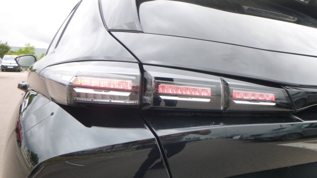 PEUGEOT 308 Allure BLUEHDI 130 S&S EAT8 ALLURE +PACK ACCESS - ref: 5-1348992 - Photo 10