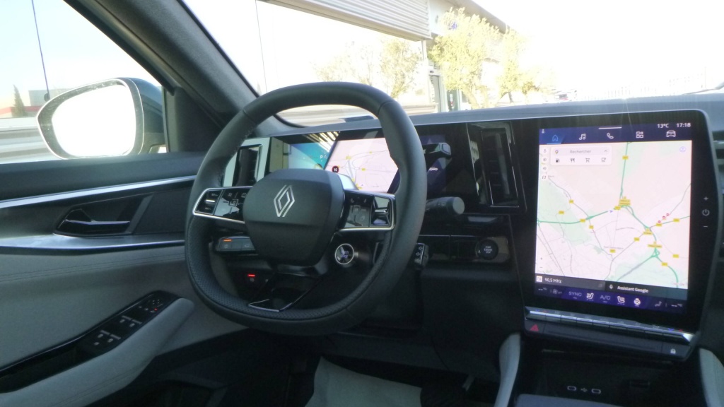 RENAULT Espace Iconic ESPACE E-TECH FULL HYBRID 200 ICONIC 7PL +TOIT VITRE + HI-FI HARMAN - ref: 5-1358536 - Photo 16