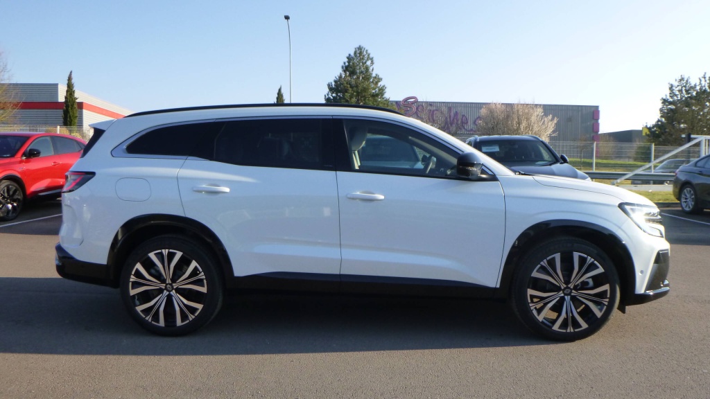 RENAULT Espace Iconic ESPACE E-TECH FULL HYBRID 200 ICONIC 7PL +TOIT VITRE + HI-FI HARMAN - ref: 5-1358536 - Photo 4