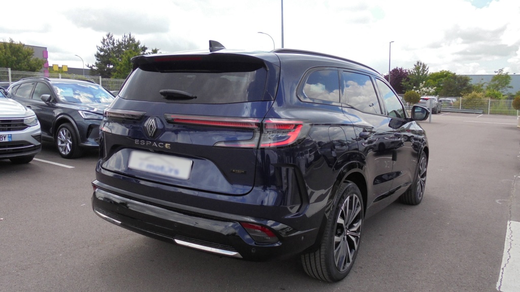 RENAULT Espace Iconic ESPACE E-TECH FULL HYBRID 200 ICONIC 7PL +TOIT VITRE + HI-FI HARMAN - ref: 5-1358537 - Photo 5
