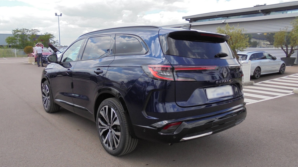 RENAULT Espace Iconic ESPACE E-TECH FULL HYBRID 200 ICONIC 7PL +TOIT VITRE + HI-FI HARMAN - ref: 5-1358537 - Photo 7