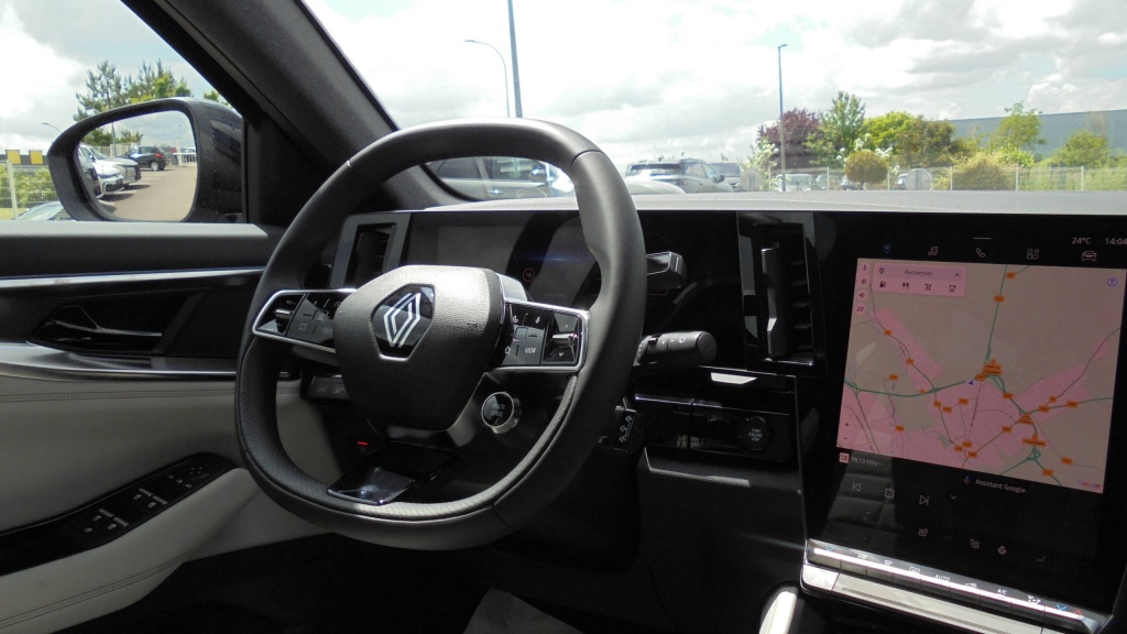 RENAULT Espace Iconic ESPACE E-TECH FULL HYBRID 200 ICONIC 7PL +TOIT VITRE + HI-FI HARMAN - ref: 5-1358539 - Photo 16