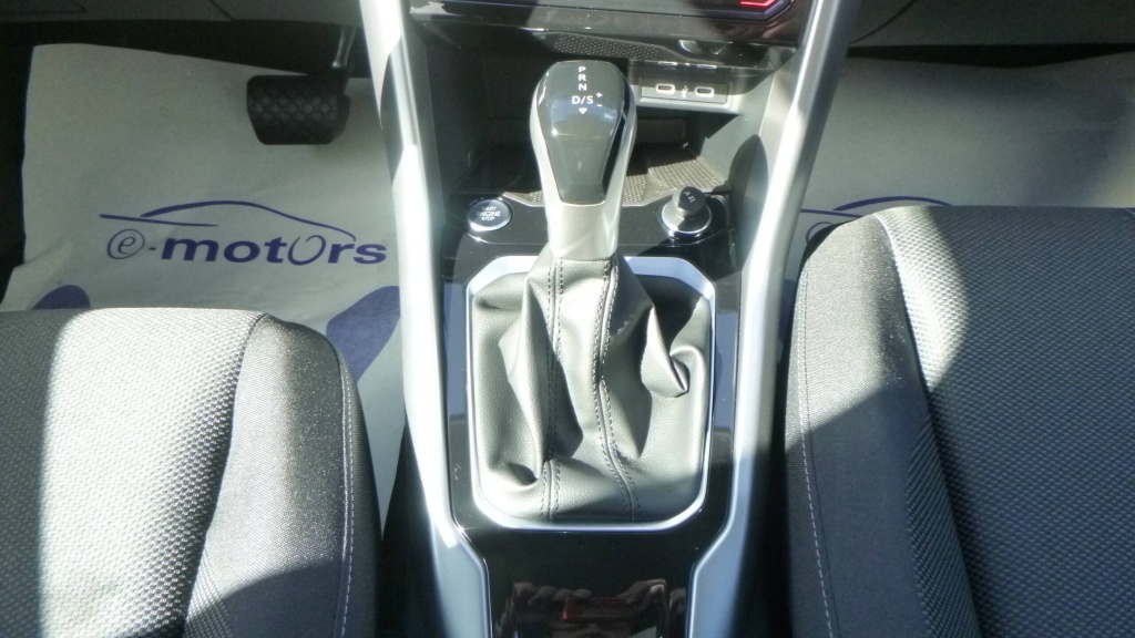 VOLKSWAGEN T-Roc VW Edition TDI 150 DSG7 VW EDITION +SIEGES AV CHAUFFANTS +ALARME - ref: 5-1359686 - Photo 19