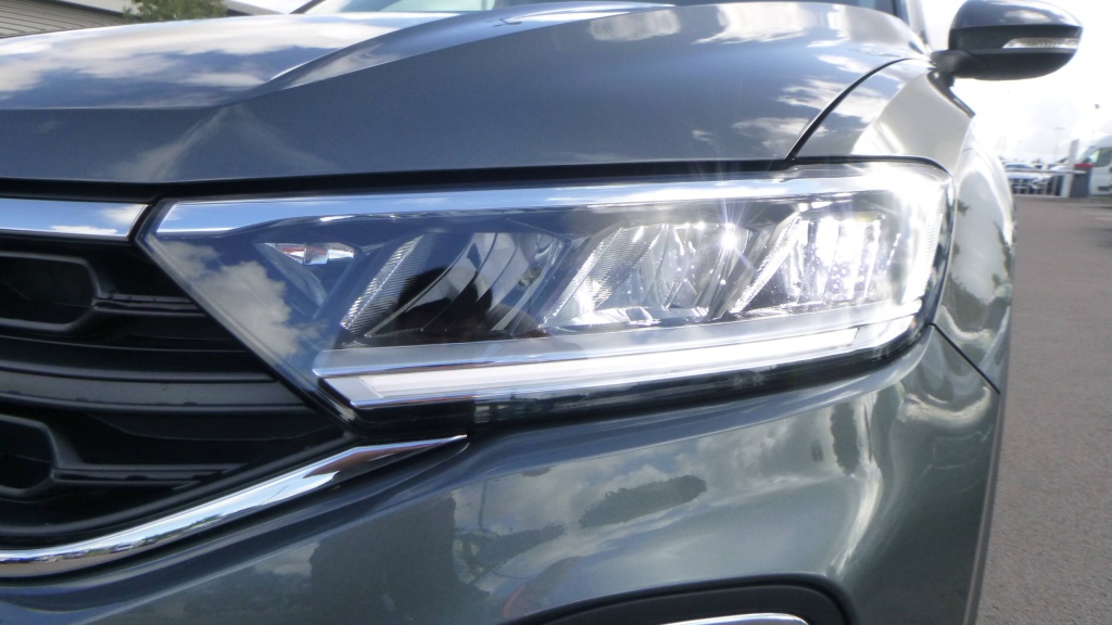 VOLKSWAGEN T-Roc VW Edition TDI 150 DSG7 VW EDITION +SIEGES AV CHAUFFANTS +ALARME - ref: 5-1359686 - Photo 9