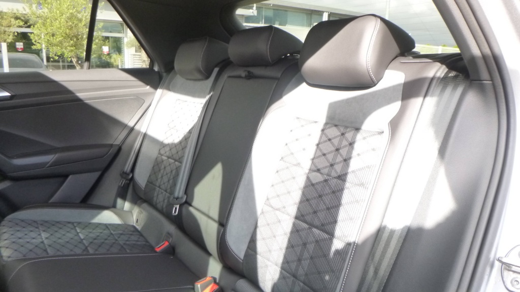 VOLKSWAGEN T-Roc R-Line Edition TDI 150 DSG7 R-LINE EDITION +JANTES 19