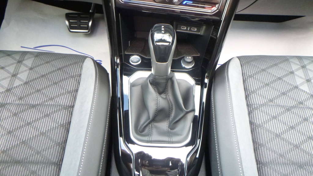 VOLKSWAGEN T-Roc R-Line Edition TDI 150 DSG7 R-LINE EDITION +JANTES 19