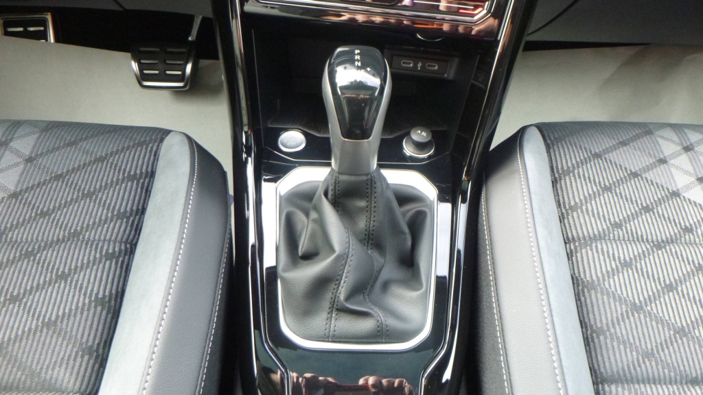 VOLKSWAGEN T-Roc R-Line Edition TSI 150 DSG7 R-LINE EDITION +JANTES 19