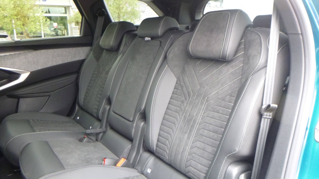 PEUGEOT 5008 GT HYBRID 145 E-DCS6 GT +PACK 360 - ref: 5-1363372 - Photo 17