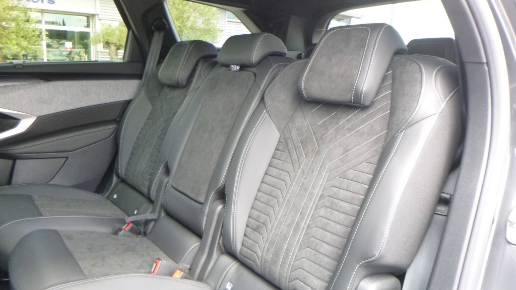 PEUGEOT 5008 GT HYBRID 145 E-DCS6 GT +PACK 360 - ref: 5-1363390 - Photo 17