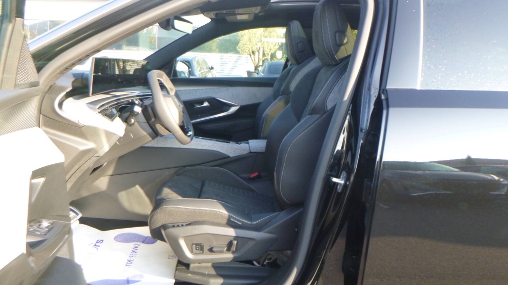 PEUGEOT 5008 GT HYBRID 145 E-DCS6 GT +TOIT OUVRANT +PACK 360 +PACK HIVER - ref: 5-1363393 - Photo 17