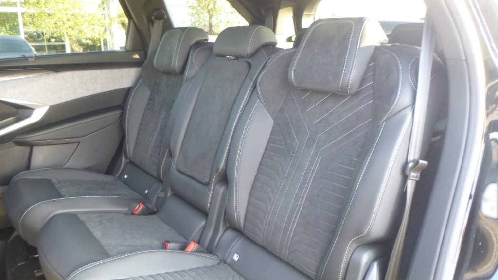 PEUGEOT 5008 GT HYBRID 145 E-DCS6 GT +TOIT OUVRANT +PACK 360 +PACK HIVER - ref: 5-1363393 - Photo 18