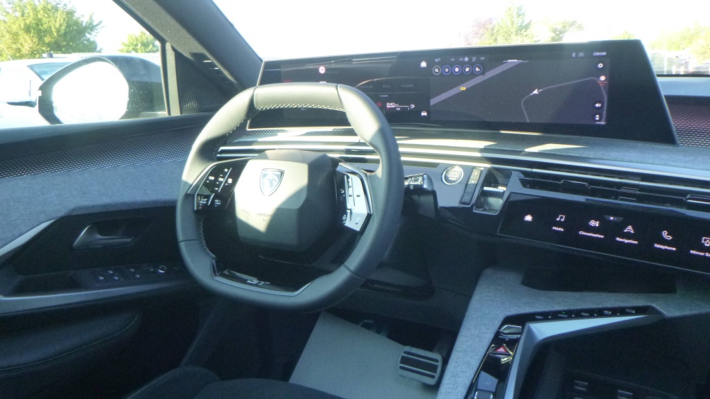 PEUGEOT 5008 GT HYBRID 145 E-DCS6 GT +TOIT OUVRANT +PACK 360 +PACK HIVER - ref: 5-1363397 - Photo 16