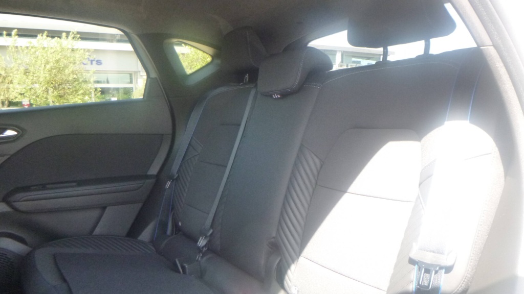 RENAULT Captur esprit Alpine E-TECH FULL HYBRID 145 ESPRIT ALPINE +TOIT +PACK HIVER +PACK 360 +HARMAN KARDON - ref: 5-1366458 - Photo 17