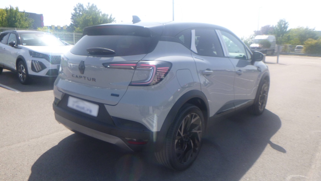 RENAULT Captur esprit Alpine E-TECH FULL HYBRID 145 ESPRIT ALPINE +TOIT +PACK HIVER +PACK 360 +HARMAN KARDON - ref: 5-1366458 - Photo 5