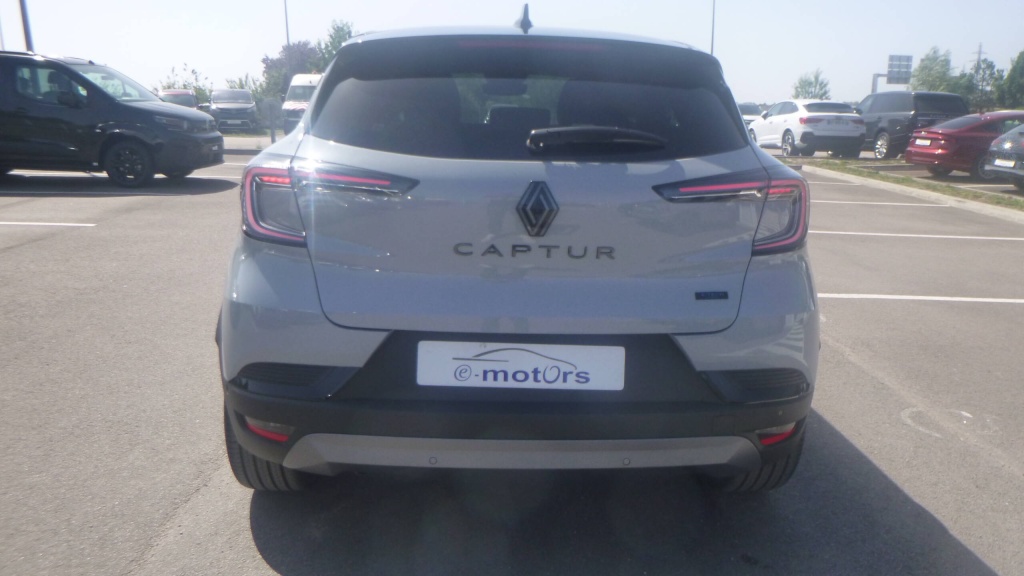 RENAULT Captur esprit Alpine E-TECH FULL HYBRID 145 ESPRIT ALPINE +TOIT +PACK HIVER +PACK 360 +HARMAN KARDON - ref: 5-1366458 - Photo 6