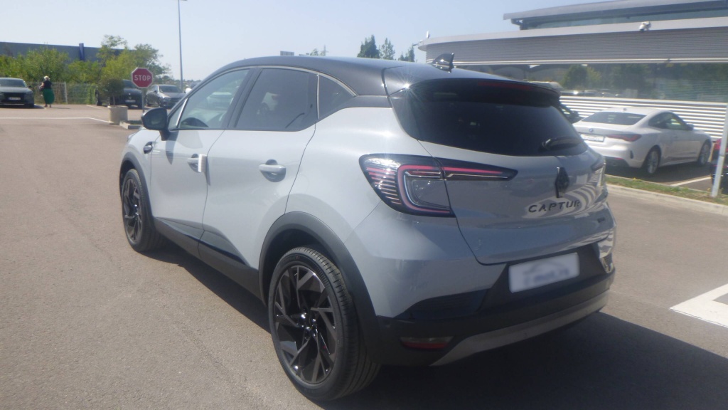 RENAULT Captur esprit Alpine E-TECH FULL HYBRID 145 ESPRIT ALPINE +TOIT +PACK HIVER +PACK 360 +HARMAN KARDON - ref: 5-1366458 - Photo 7