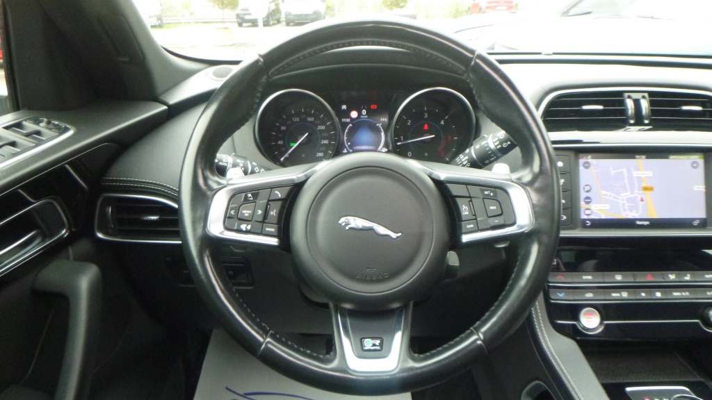 JAGUAR F-PACE R-Sport 2.0 D - 180 CH  AWD BVA8 - R-SPORT - ref: 5-1367826 - Photo 15