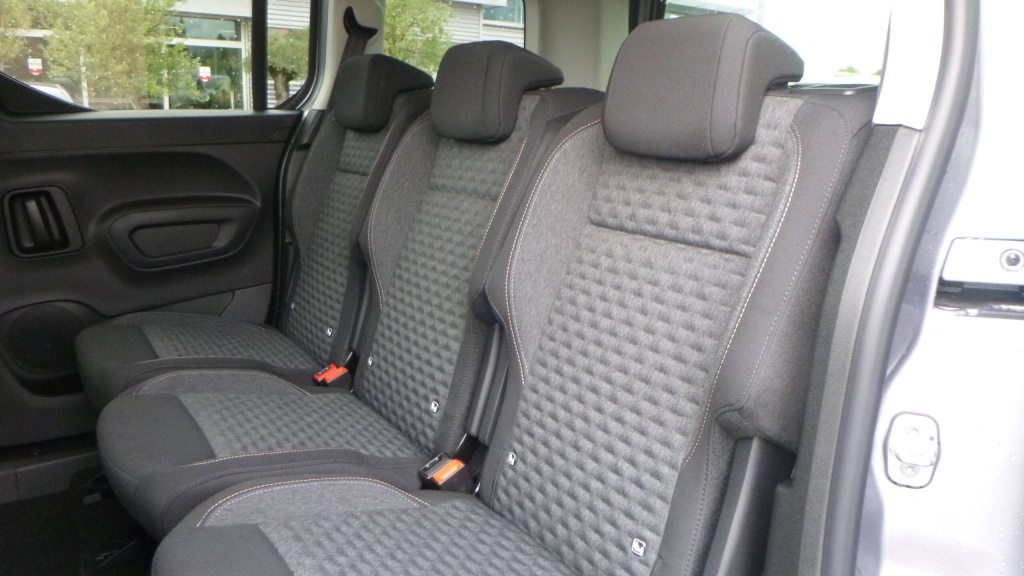 PEUGEOT Rifter GT M BLUEHDI 130 EAT8 GT 5PL +GPS +ACCES MAINS LIBRES - ref: 5-1370413 - Photo 17