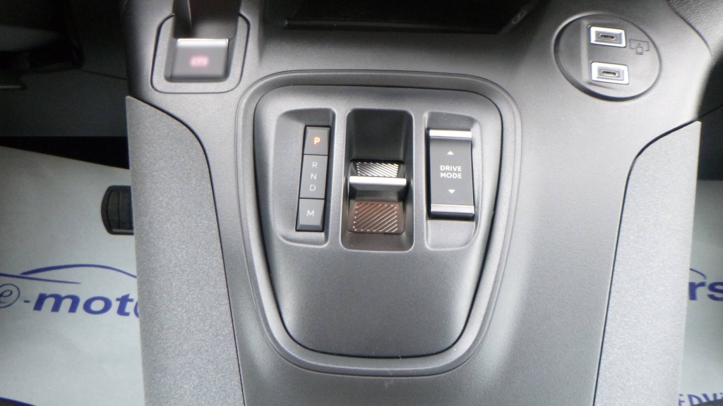 PEUGEOT Rifter GT M BLUEHDI 130 EAT8 GT 5PL +GPS +ACCES MAINS LIBRES - ref: 5-1370413 - Photo 19