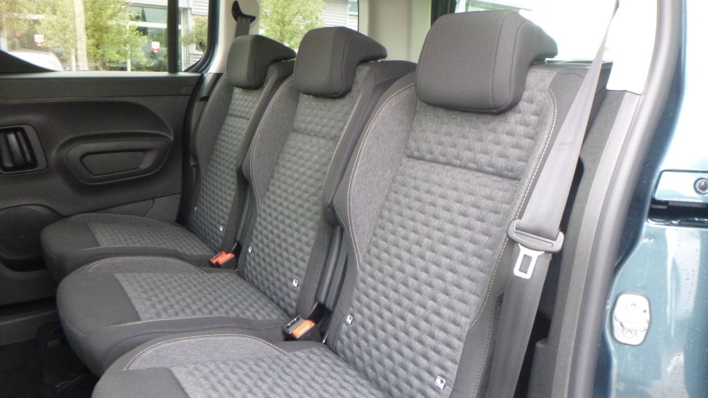 PEUGEOT Rifter GT M BLUEHDI 130 EAT8 GT 5PL +GPS +ACCES MAINS LIBRES - ref: 5-1370416 - Photo 17