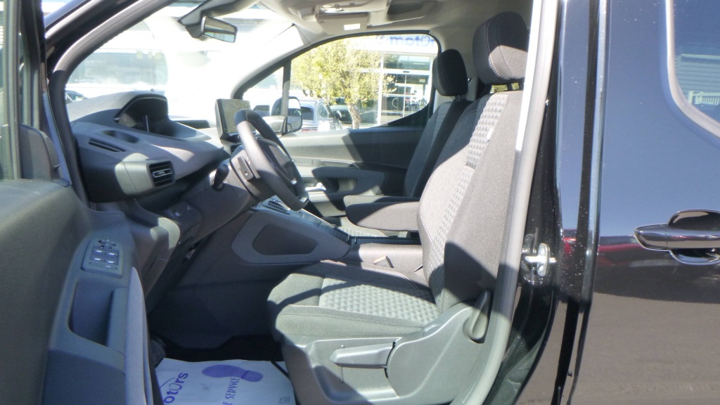 PEUGEOT Rifter GT M BLUEHDI 130 EAT8 GT 5PL - ref: 5-1370436 - Photo 16