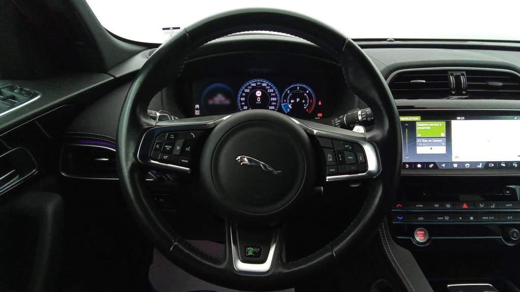 JAGUAR F-PACE R-Sport 2.0 D - 180 CH  AWD BVA8 - R-SPORT - ref: 5-1370666 - Photo 13