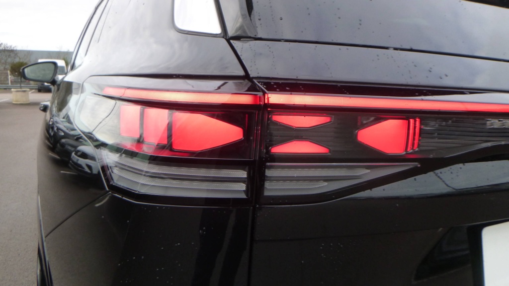 VOLKSWAGEN Tayron R-Line EHYBRID 272 DSG6 5PL R-LINE +TOIT PANO +JA20