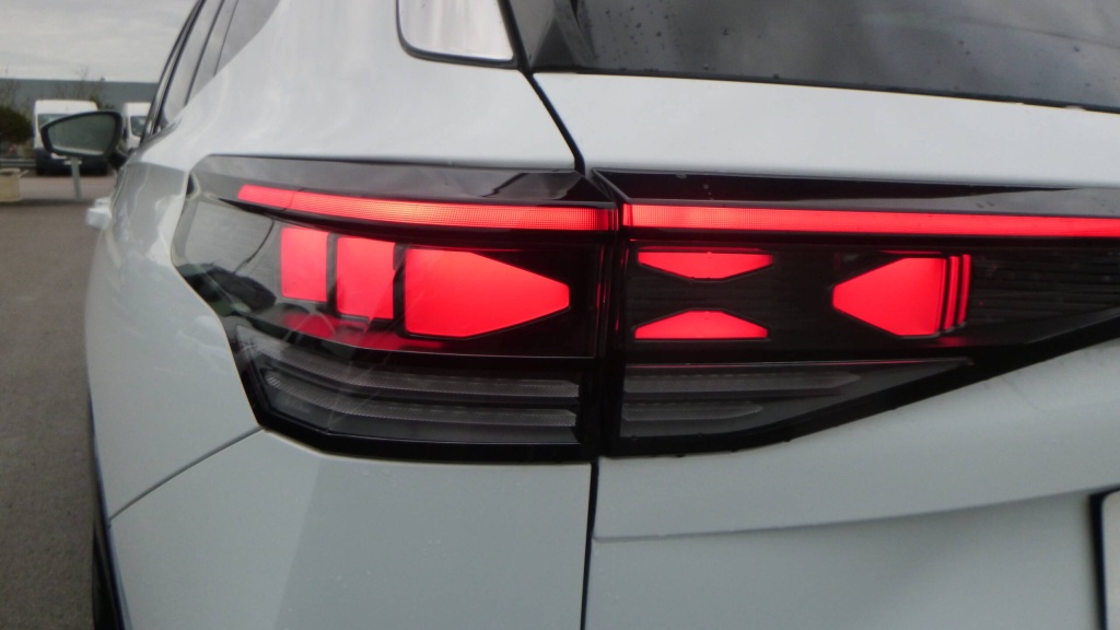 VOLKSWAGEN Tayron R-Line EHYBRID 272 DSG6 5PL R-LINE +TOIT PANO +JA20